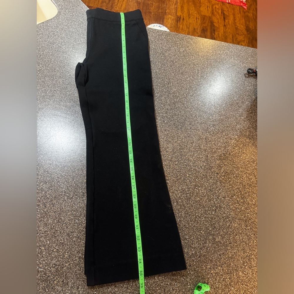 SPANX CROPPED AT THE ANKLE STRAIGHT-LEG WITH A KICK. SIZE LARGE - Picture 2 of 4